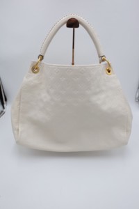 【ルイヴィトン(Louis Vuitton)】白いバッグの汚れを綺麗にする【修理に出すきっかけ】