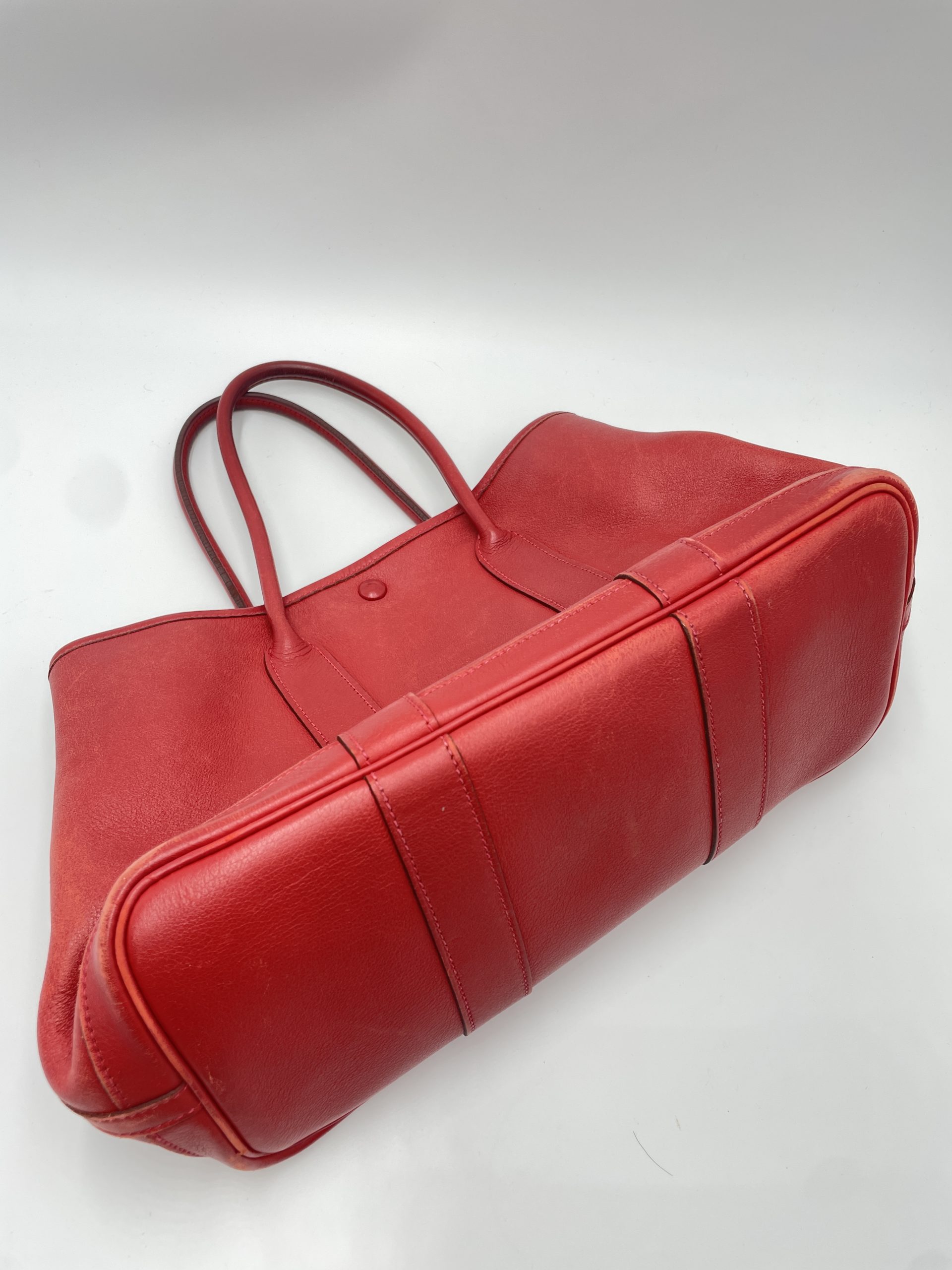 革のガーデンパーティのが全体的にスレているビフォー