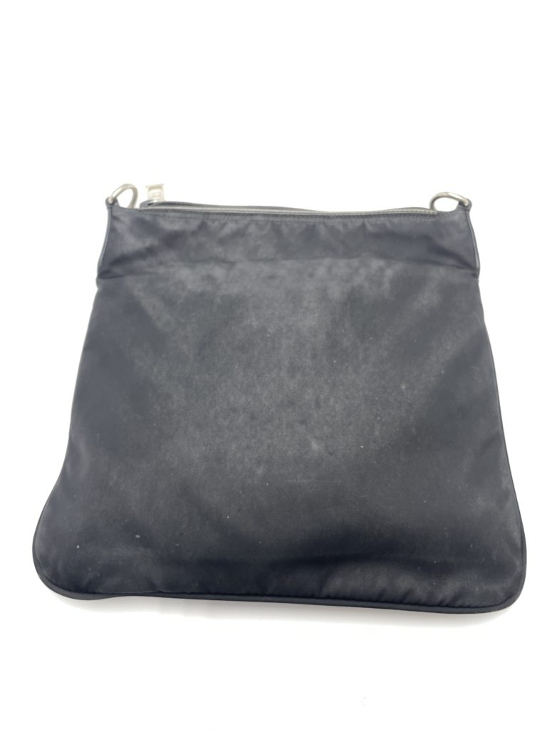 プラダナイロンショルダーバッグベタつき粉吹き状態ビフォー