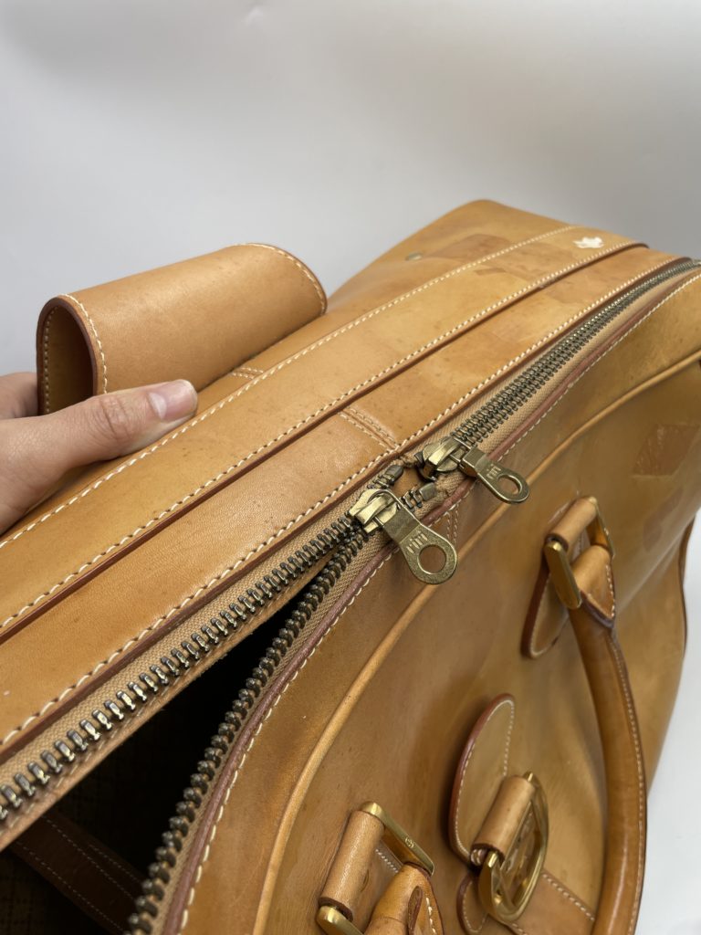 財布ファスナー修理前